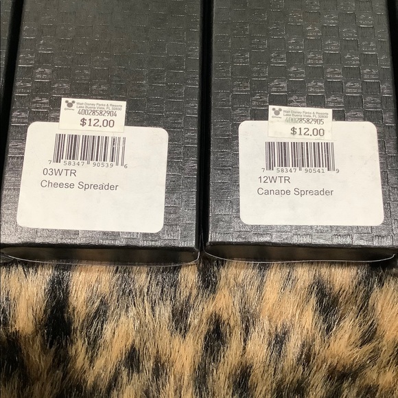 FROM DISNEY RESORTS CHEESE SPREADER SET - Picture 8 of 11